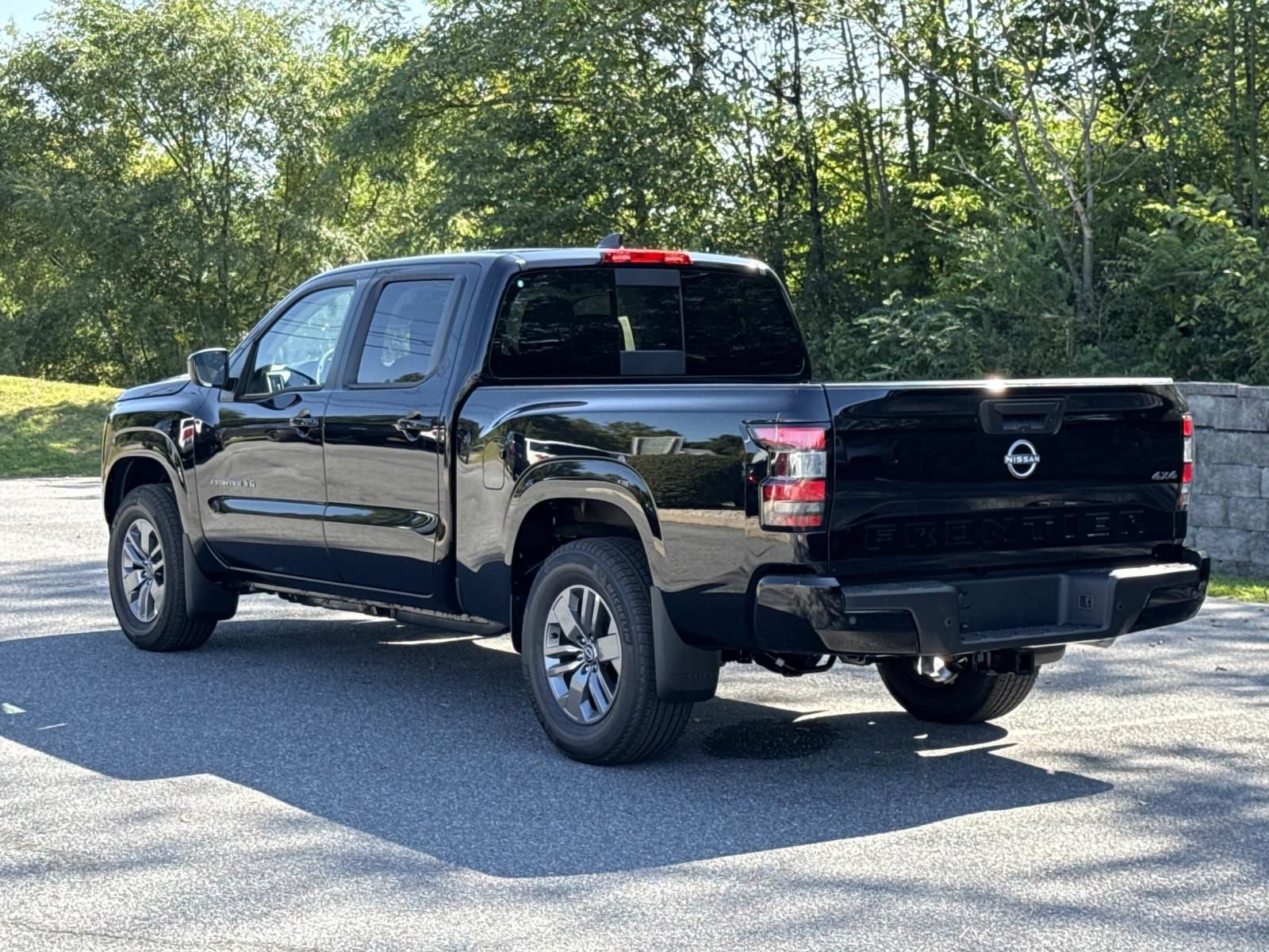 New 2027 Nissan Frontier SV w/ SV Convenience Package AWD/4WD image 4