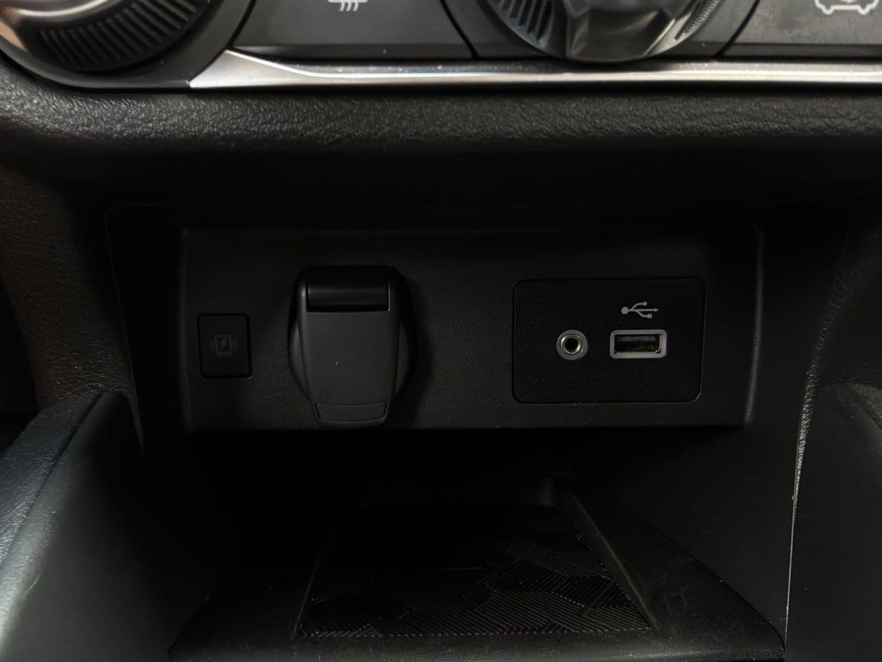 Used 2025 Nissan Versa SV w/ Trunk Package FWD image 23
