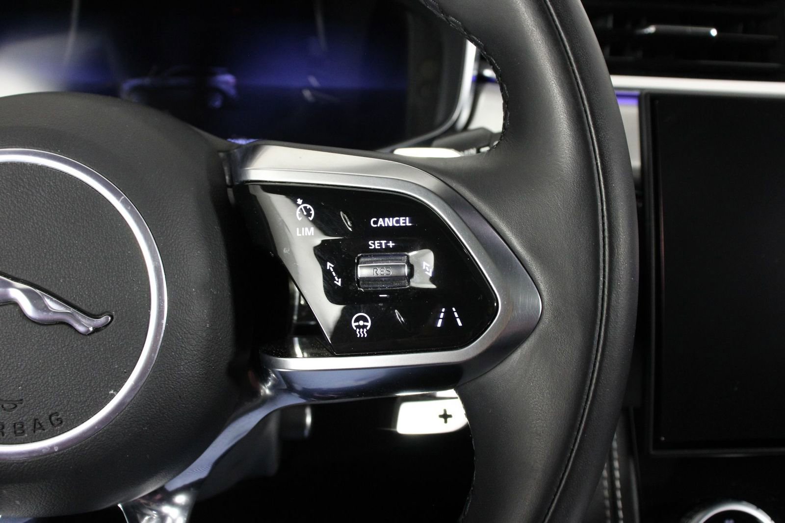 Used 2024 Jaguar F-PACE R-Dynamic S image 11