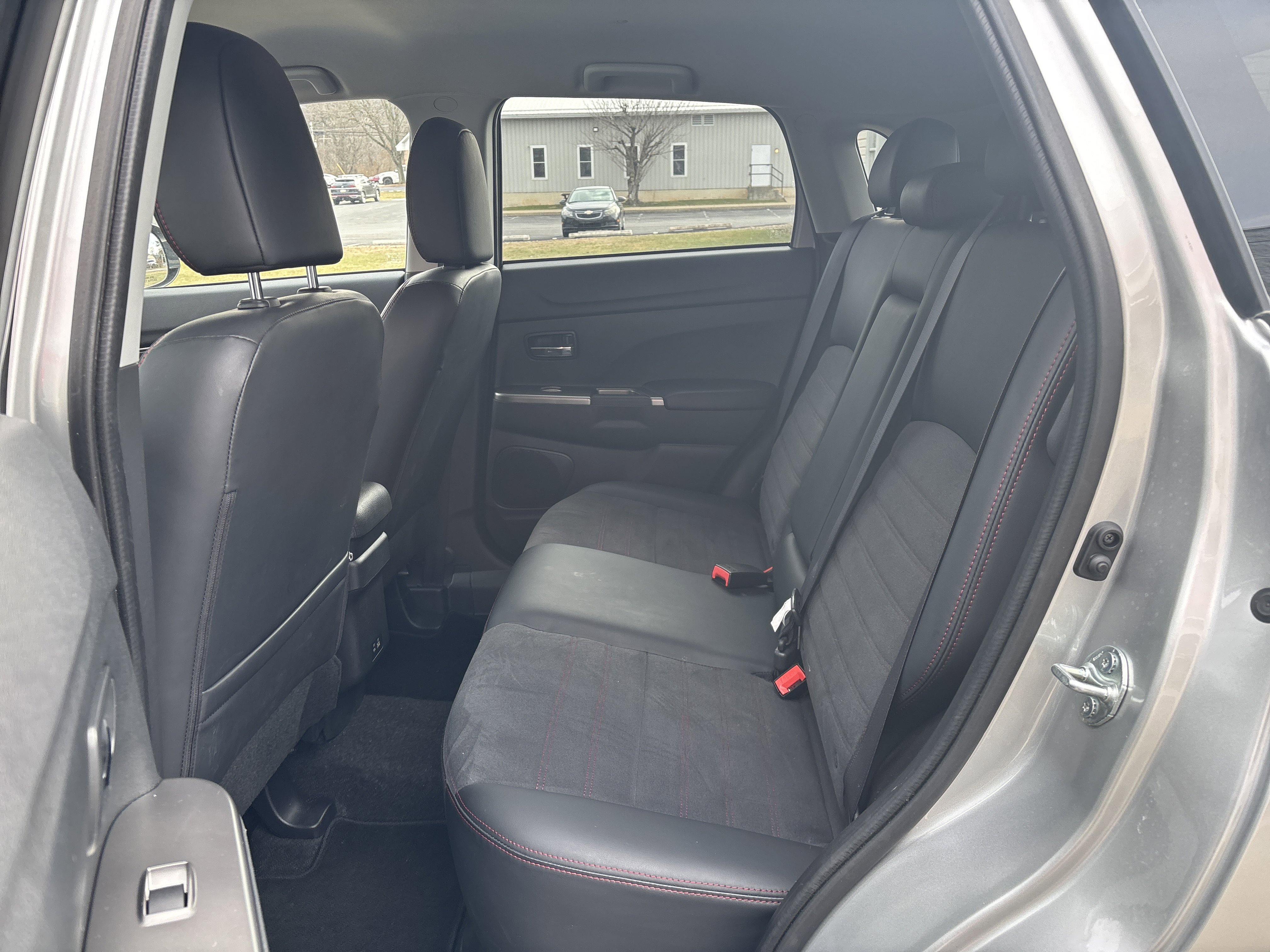 Used 2025 Mitsubishi Outlander Sport SE image 14