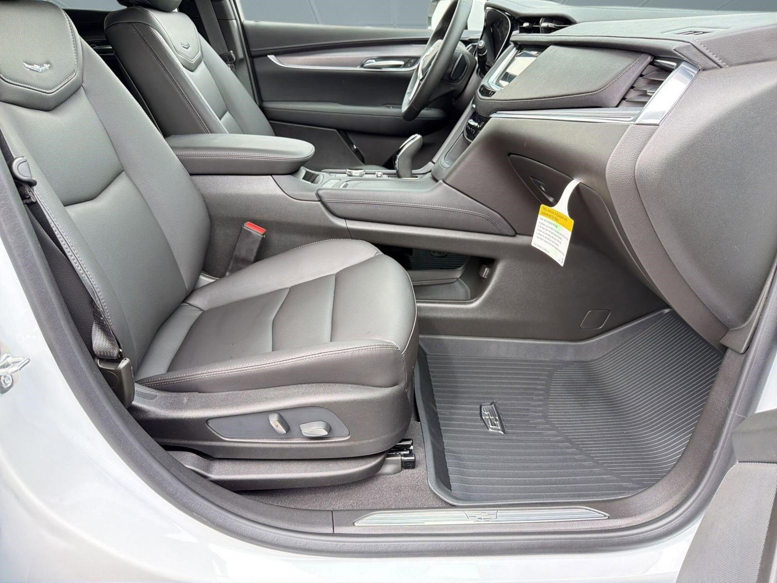New 2026 Cadillac XT5 Luxury w/ LPO, Floor Liner Package FWD image 28