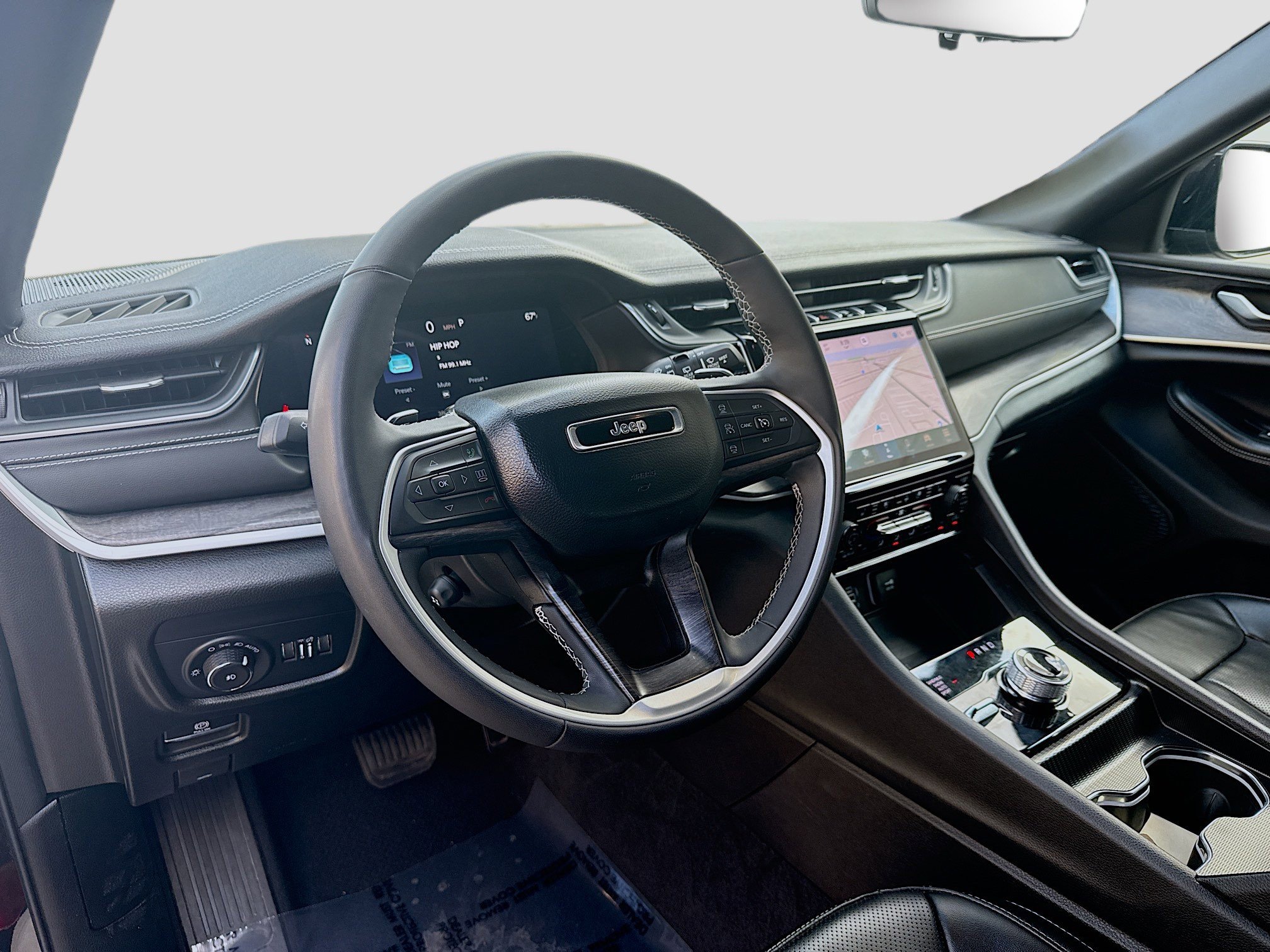 Used 2024 Jeep Grand Cherokee L Limited w/ Luxury Tech Group II image 7