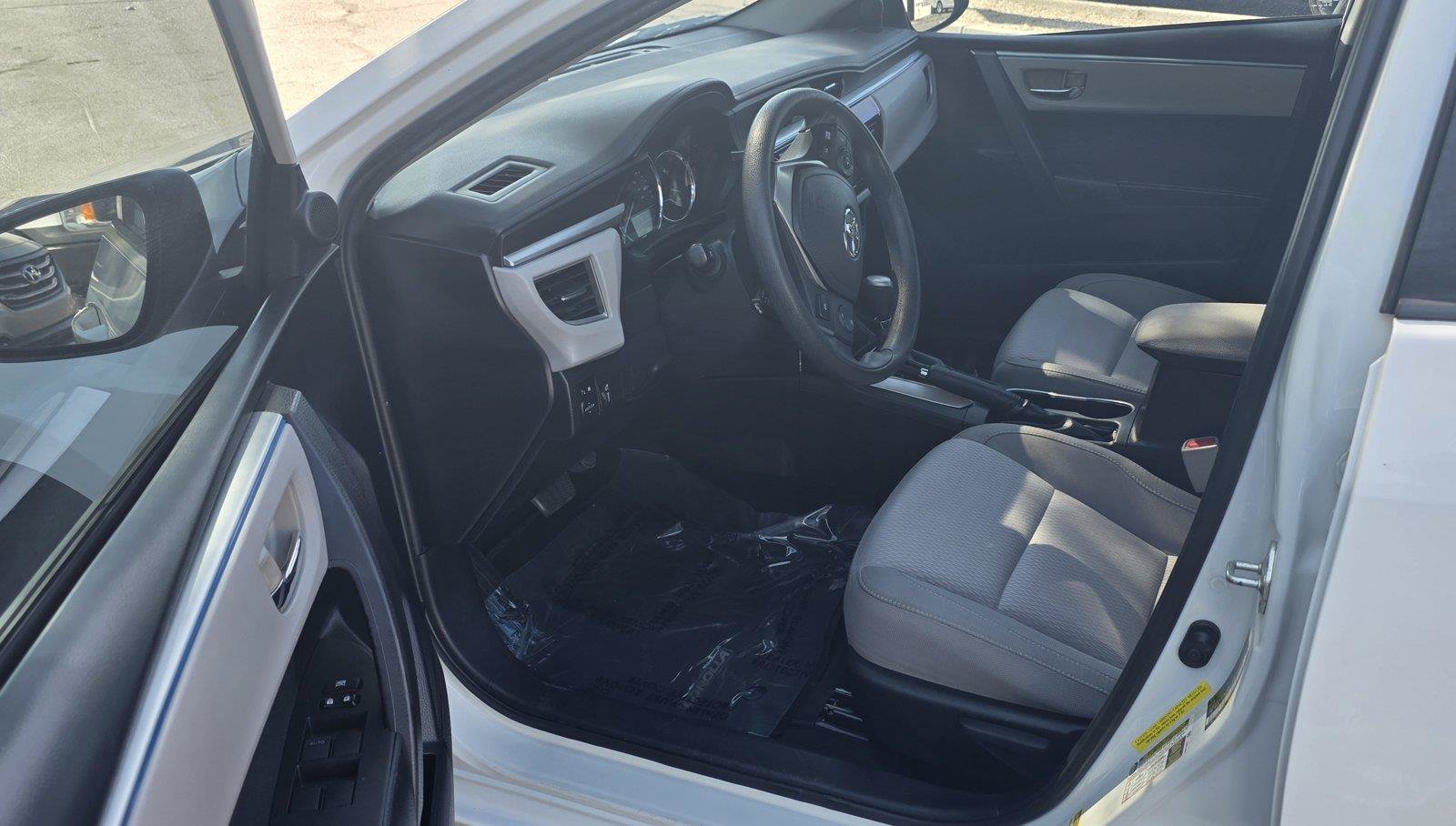 Used 2015 Toyota Corolla LE FWD image 13