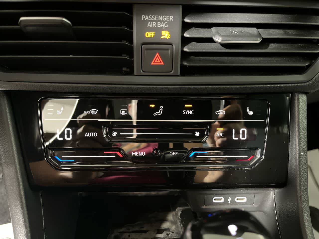 Used 2025 Volkswagen Jetta SE FWD image 21