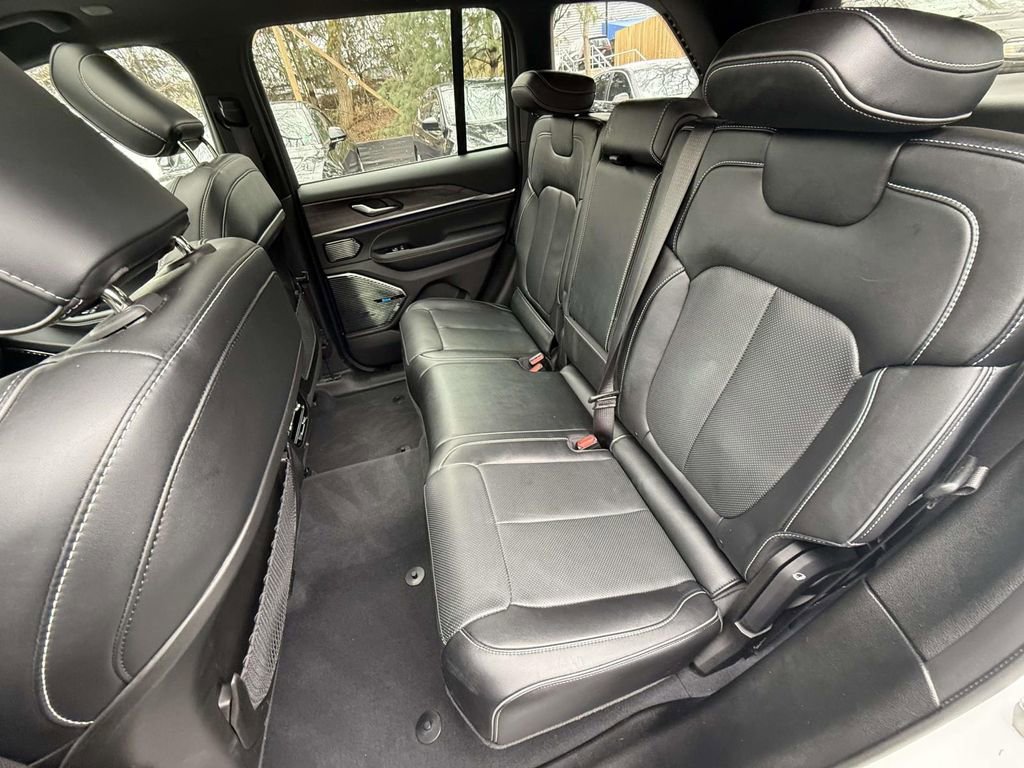 Used 2023 Jeep Grand Cherokee Overland image 12