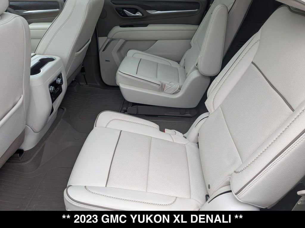 Used 2023 GMC Yukon XL Denali AWD/4WD image 3