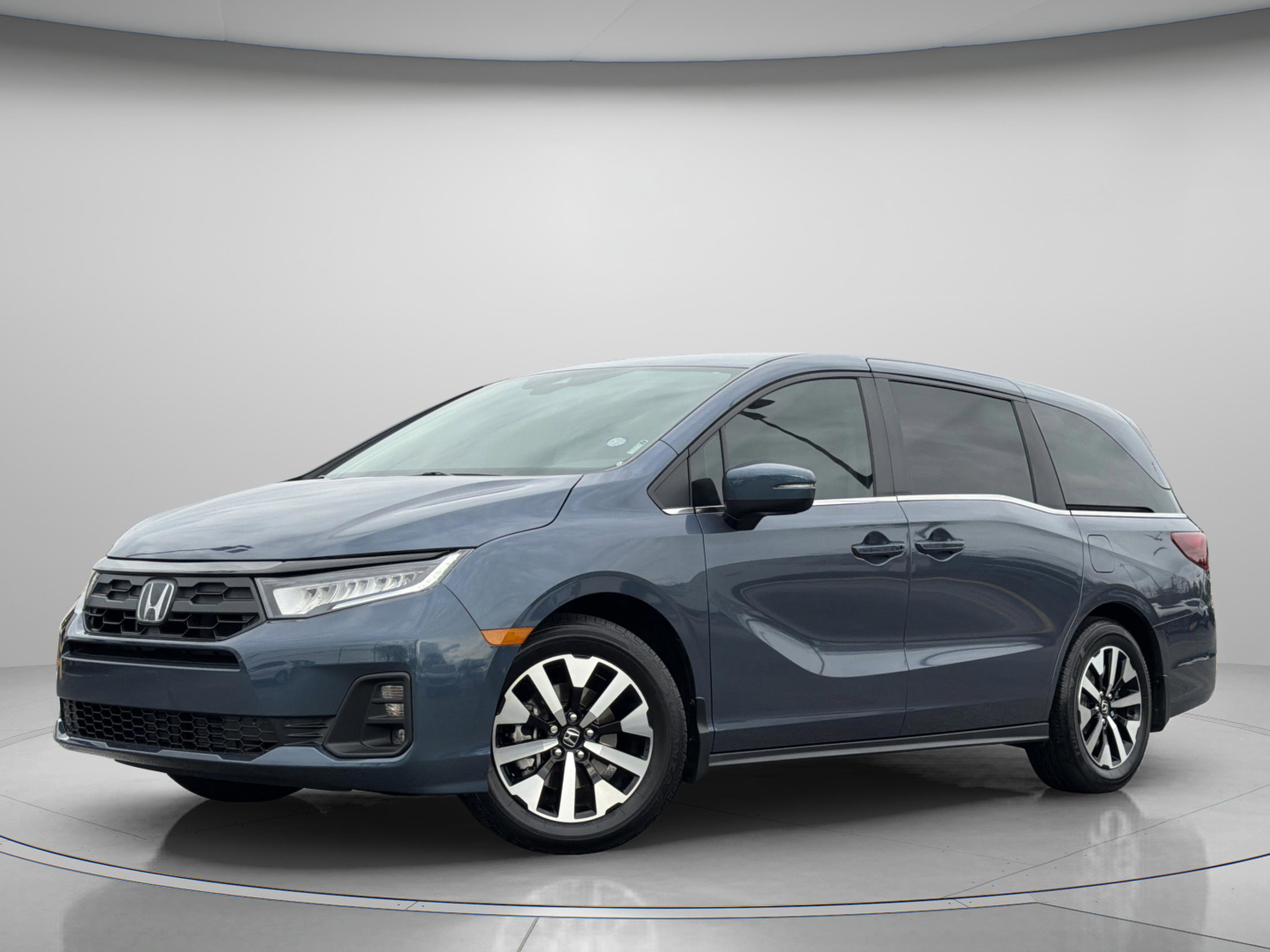 Certified 2026 Honda Odyssey EX-L image 2