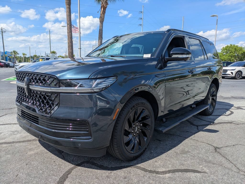 New 2026 Lincoln Navigator Reserve w/ Jet Appearance Package AWD/4WD image 8