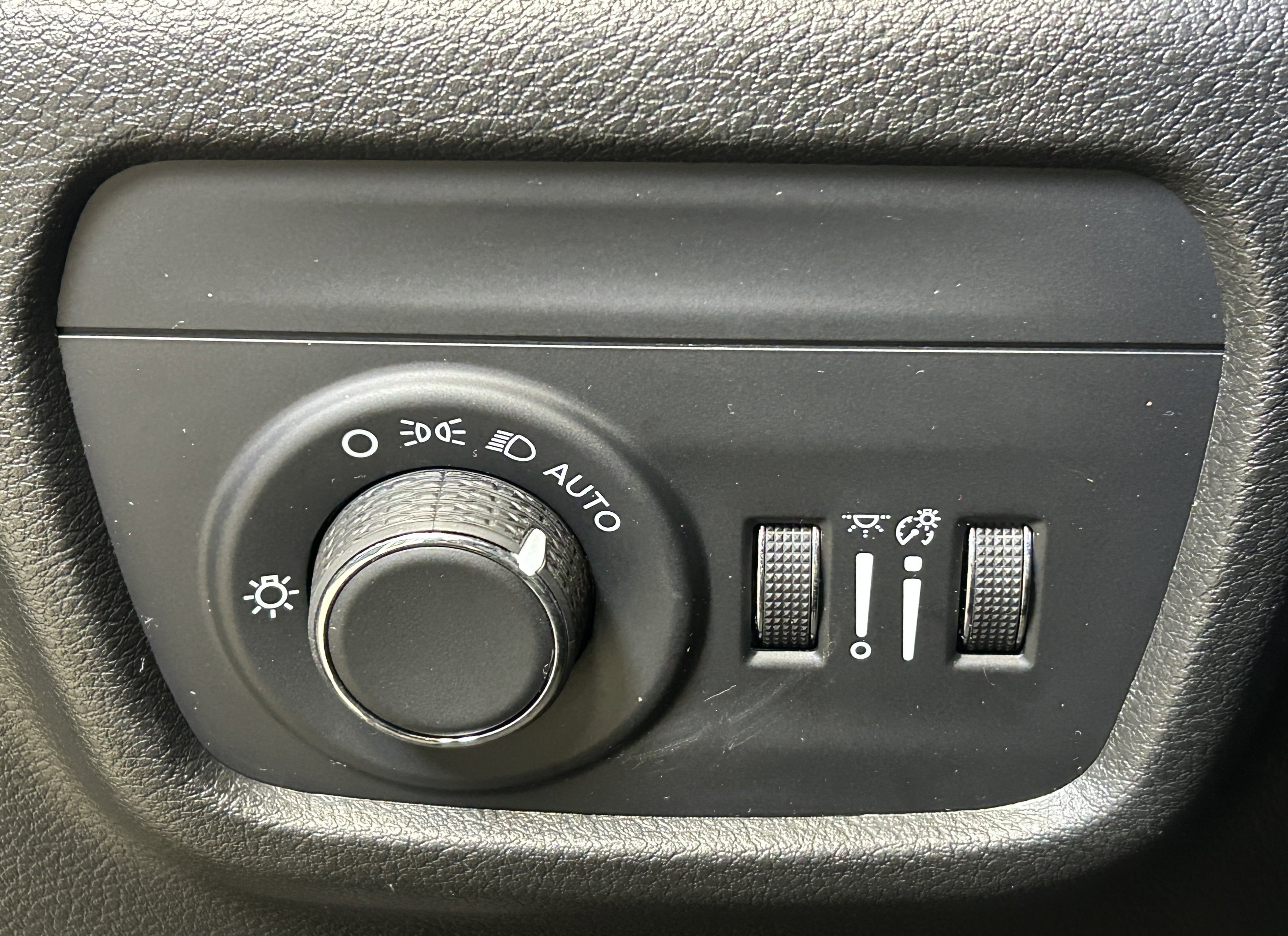 Certified 2024 Jeep Grand Cherokee Altitude AWD/4WD image 24