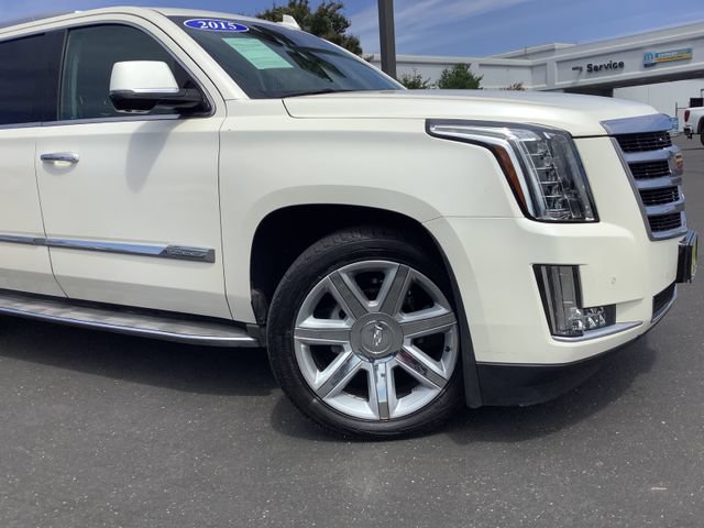 Used 2015 Cadillac Escalade ESV Luxury RWD image 3