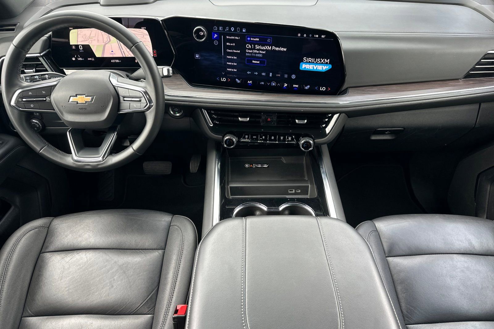 Used 2025 Chevrolet Suburban LT AWD/4WD image 13