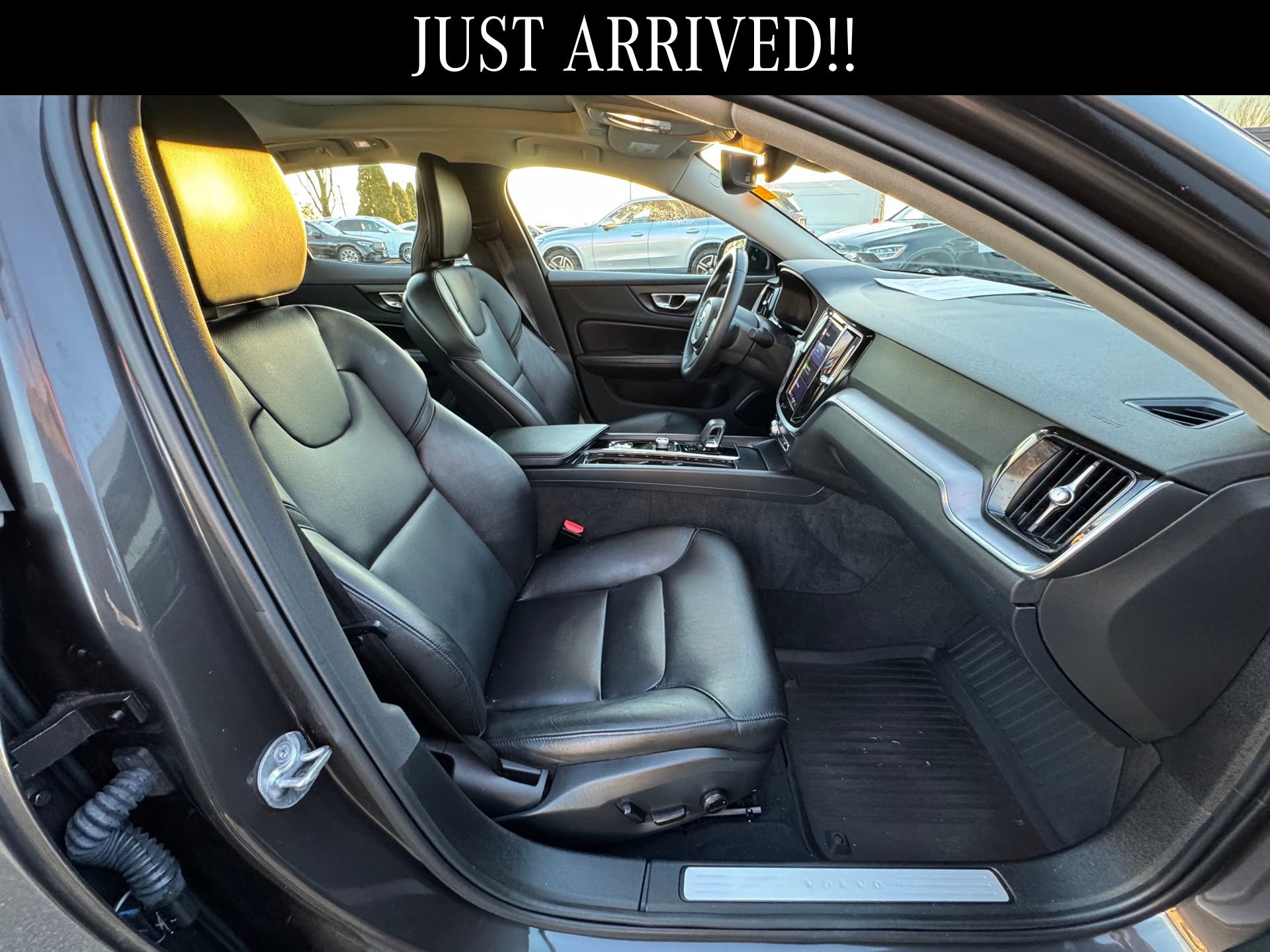 Used 2023 Volvo S60 B5 Core w/ Climate Package image 9