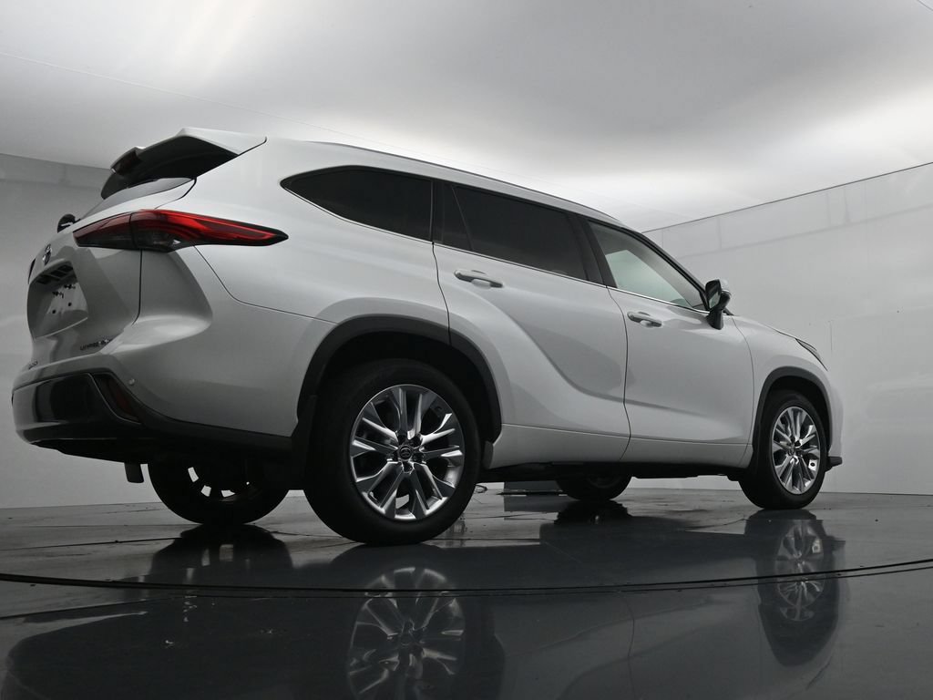 Used 2022 Toyota Highlander Limited AWD/4WD image 23