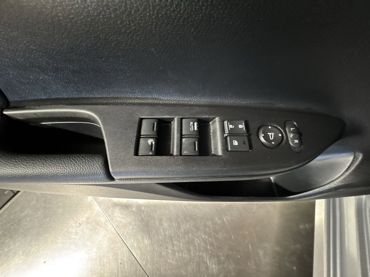 Used 2017 Honda Accord Sport image 19