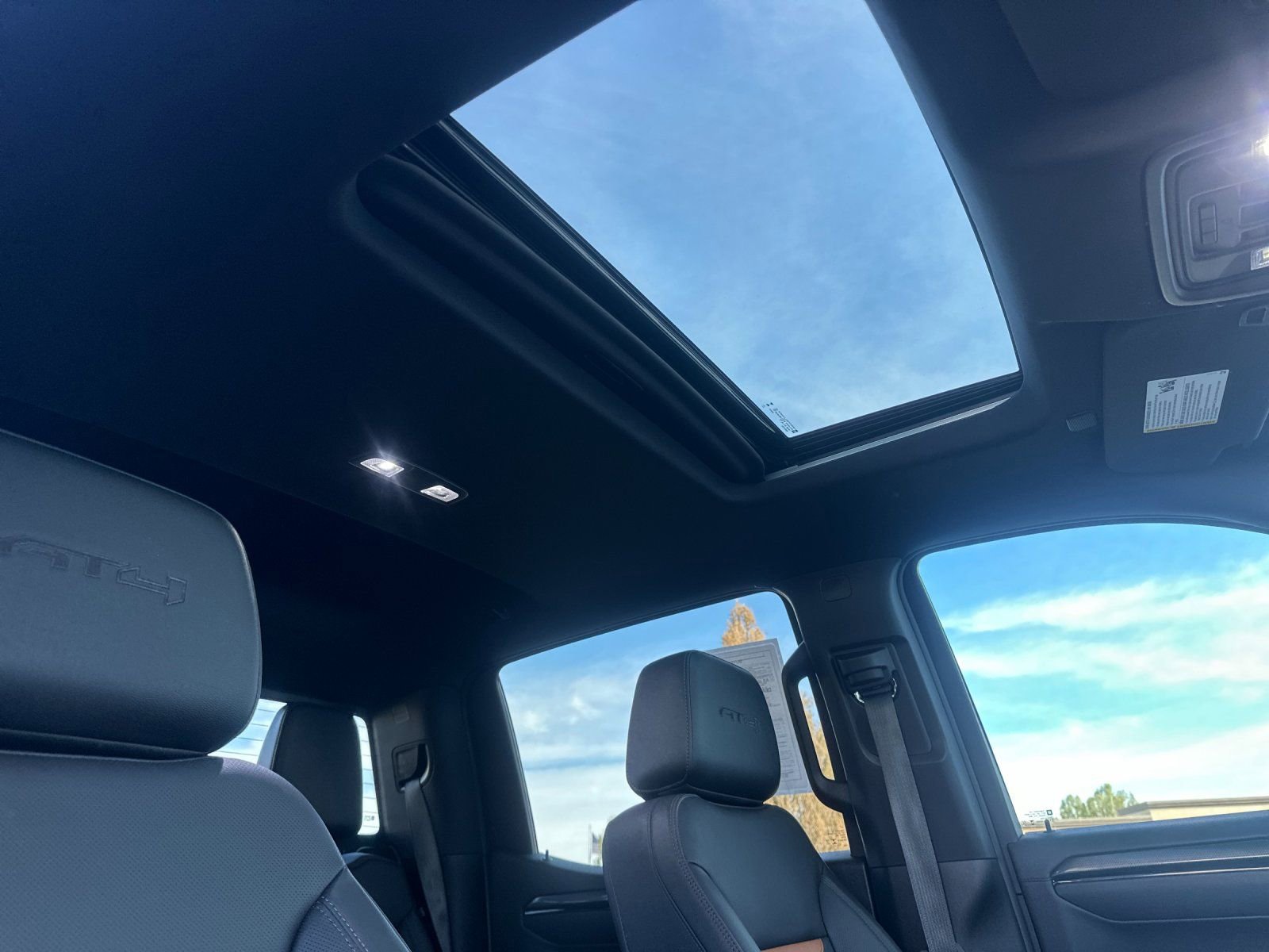 Used 2025 GMC Sierra 1500 AT4 w/ AT4 Premium Package image 18