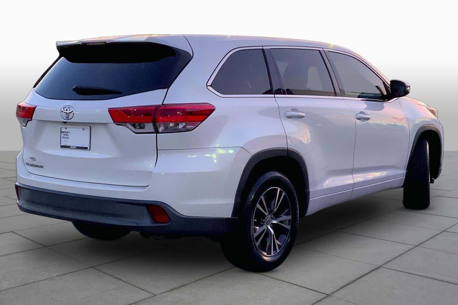 Used 2017 Toyota Highlander LE FWD image 13