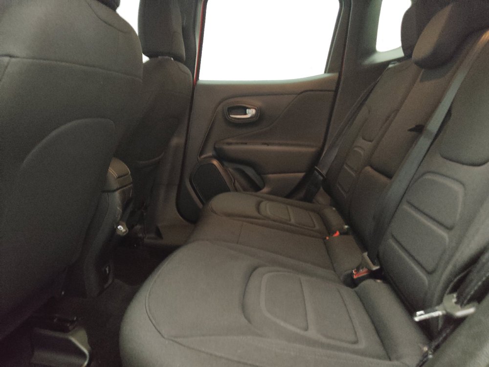 Used 2022 Jeep Renegade Latitude w/ Convenience Group AWD/4WD image 18