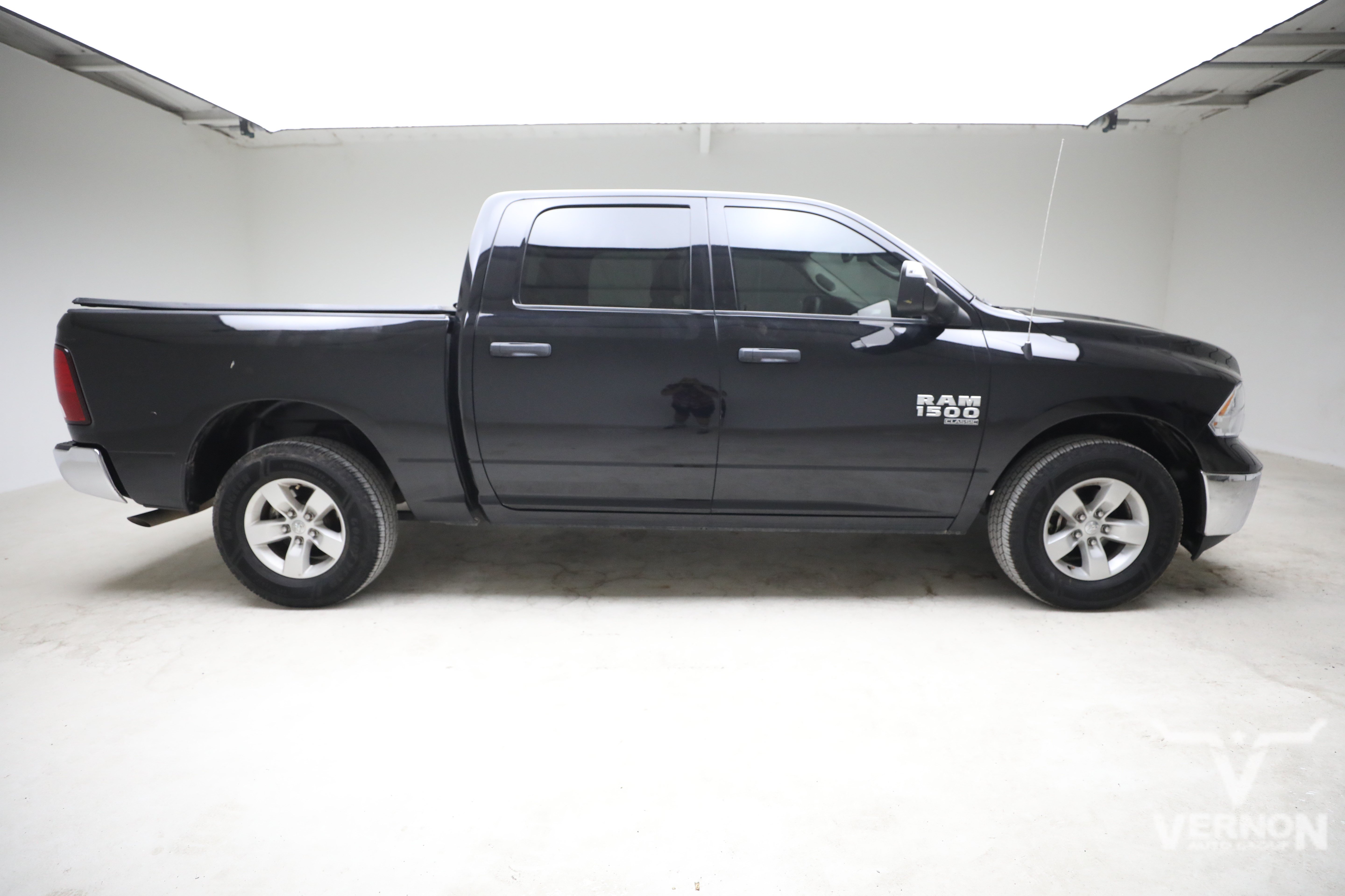 Used 2022 RAM 1500 Classic SLT w/ Trailer & Traction Group RWD image 6