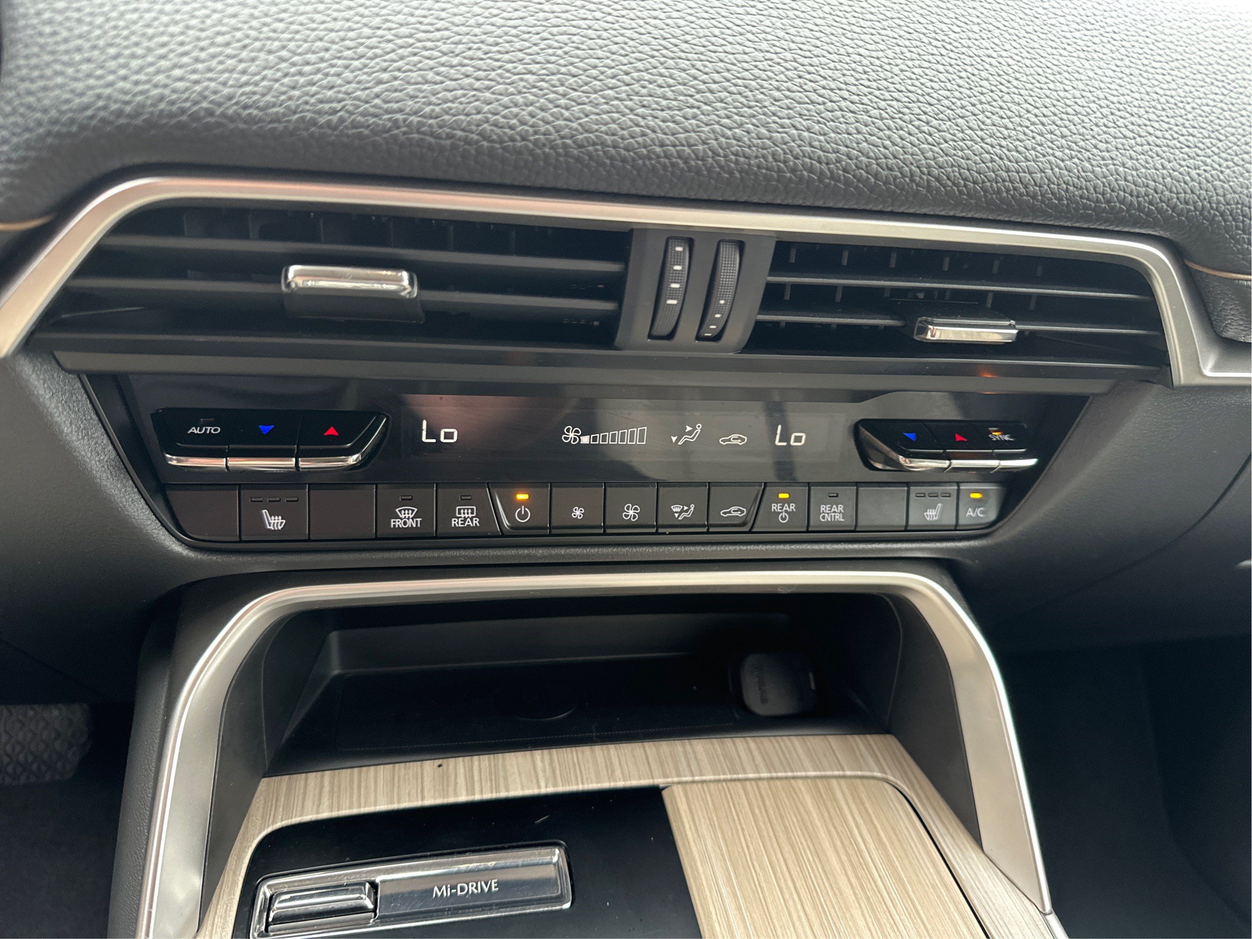 Certified 2024 MAZDA CX-90 Plug-In Hybrid w/ Premium Pkg AWD/4WD image 32
