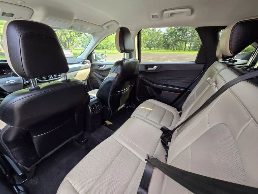 Used 2022 Ford Escape SEL image 17