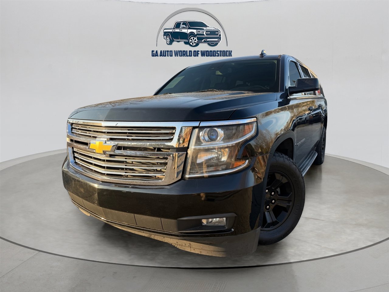 Used 2016 Chevrolet Suburban LT RWD image 1