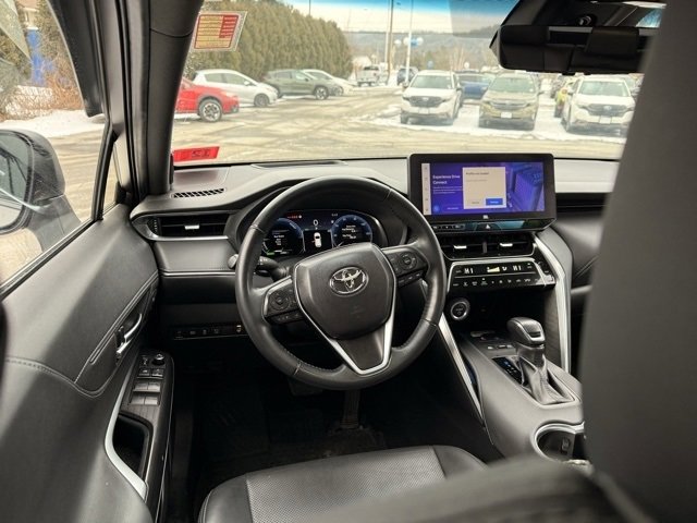Used 2023 Toyota Venza Limited image 18