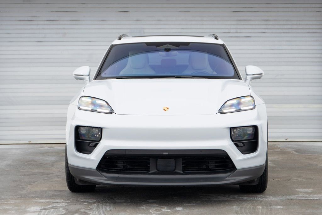 Certified 2025 Porsche Macan Electric RWD image 11