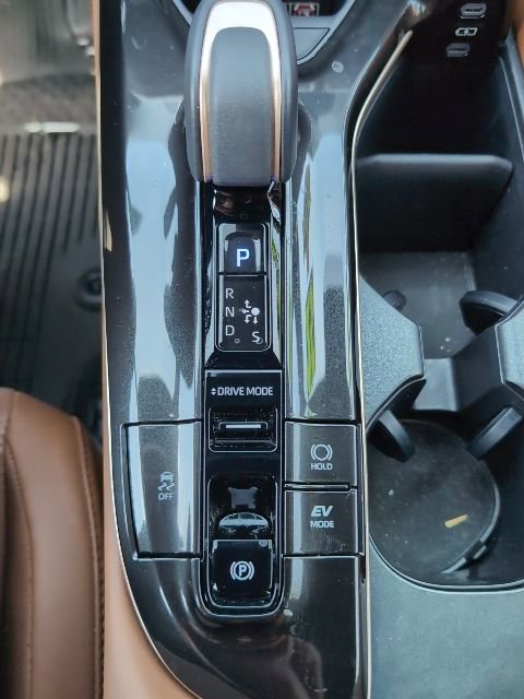 Used 2025 Toyota Crown Signia w/ Advanced Technology Package image 18