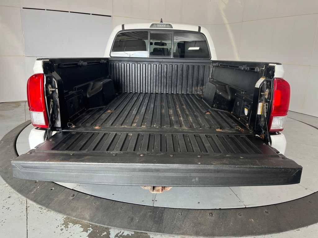 Used 2016 Toyota Tacoma SR5 AWD/4WD image 12