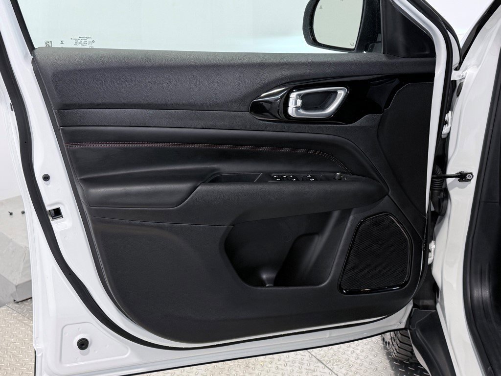 Used 2024 Jeep Compass Trailhawk image 17