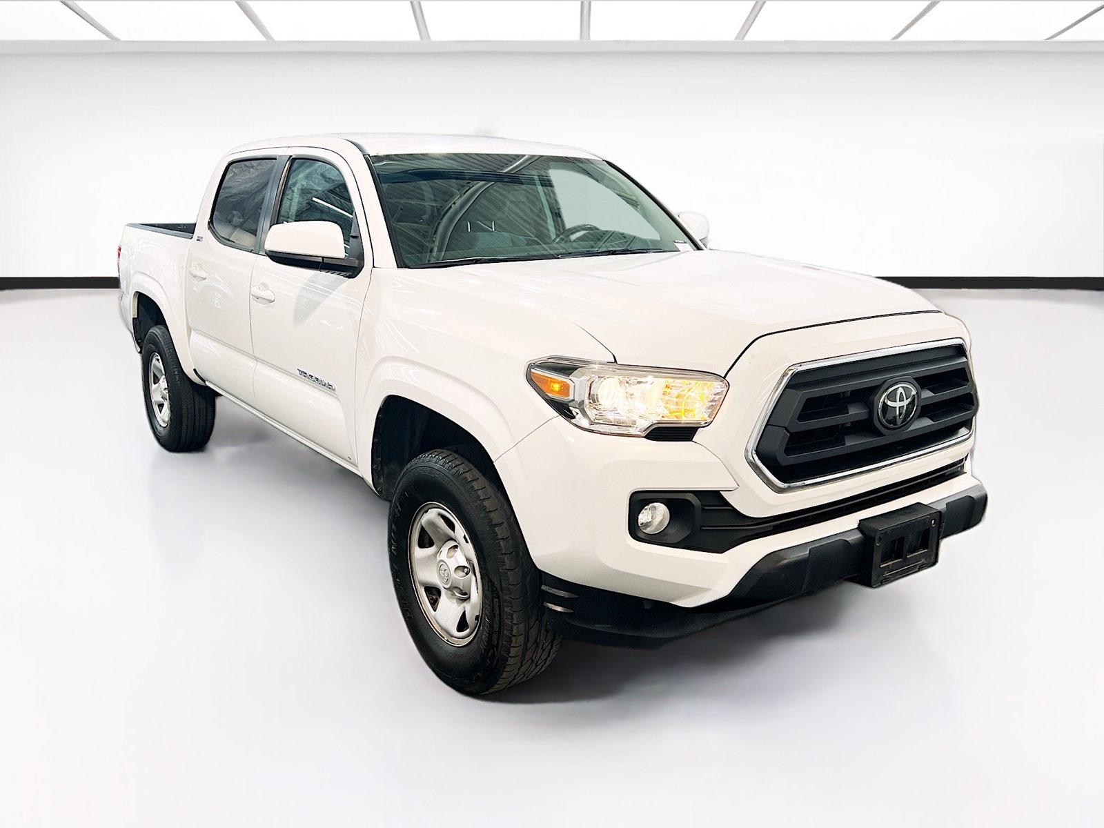 Used 2023 Toyota Tacoma SR5 RWD image 3