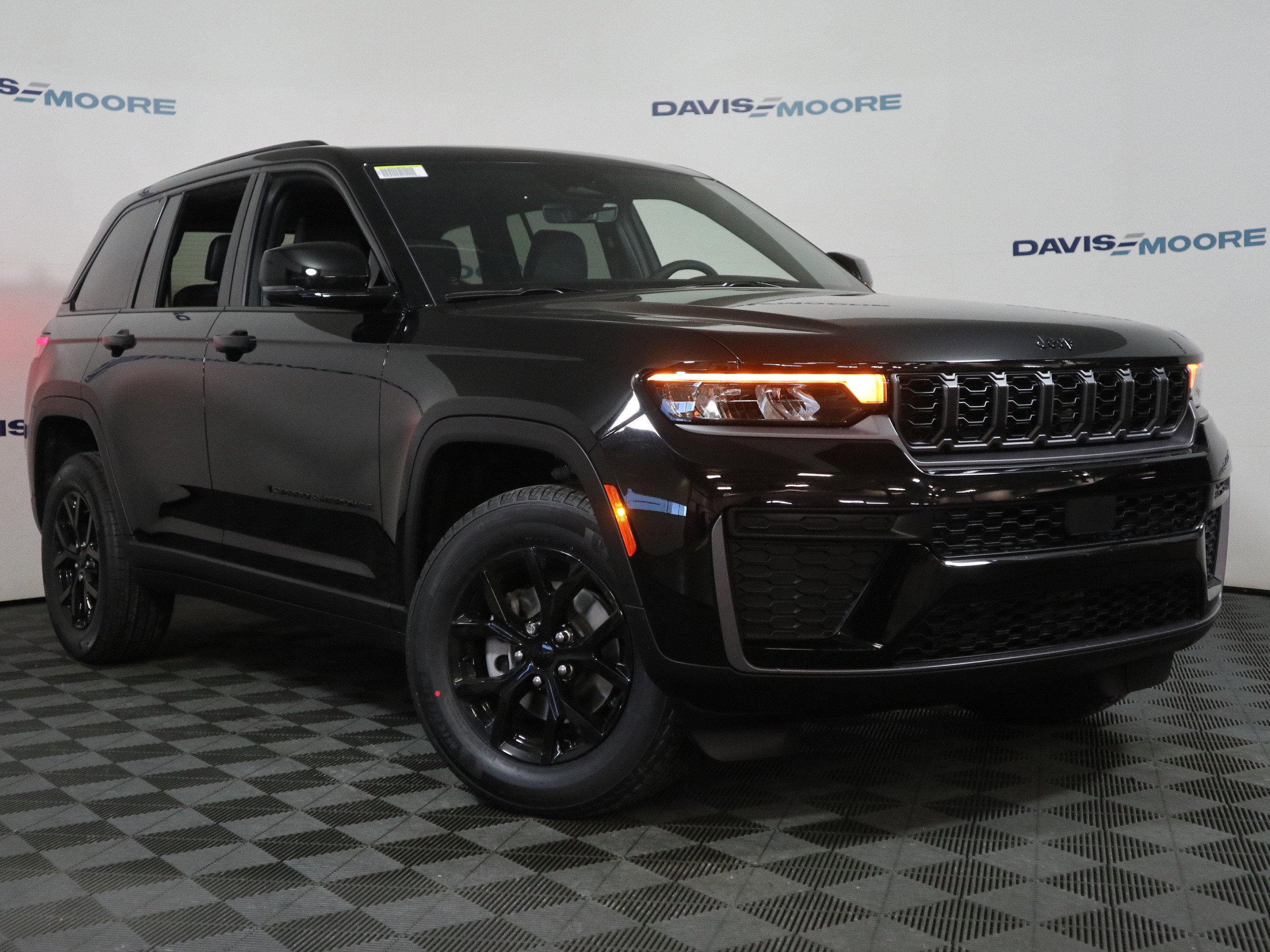 New 2026 Jeep Grand Cherokee Altitude AWD/4WD image 2