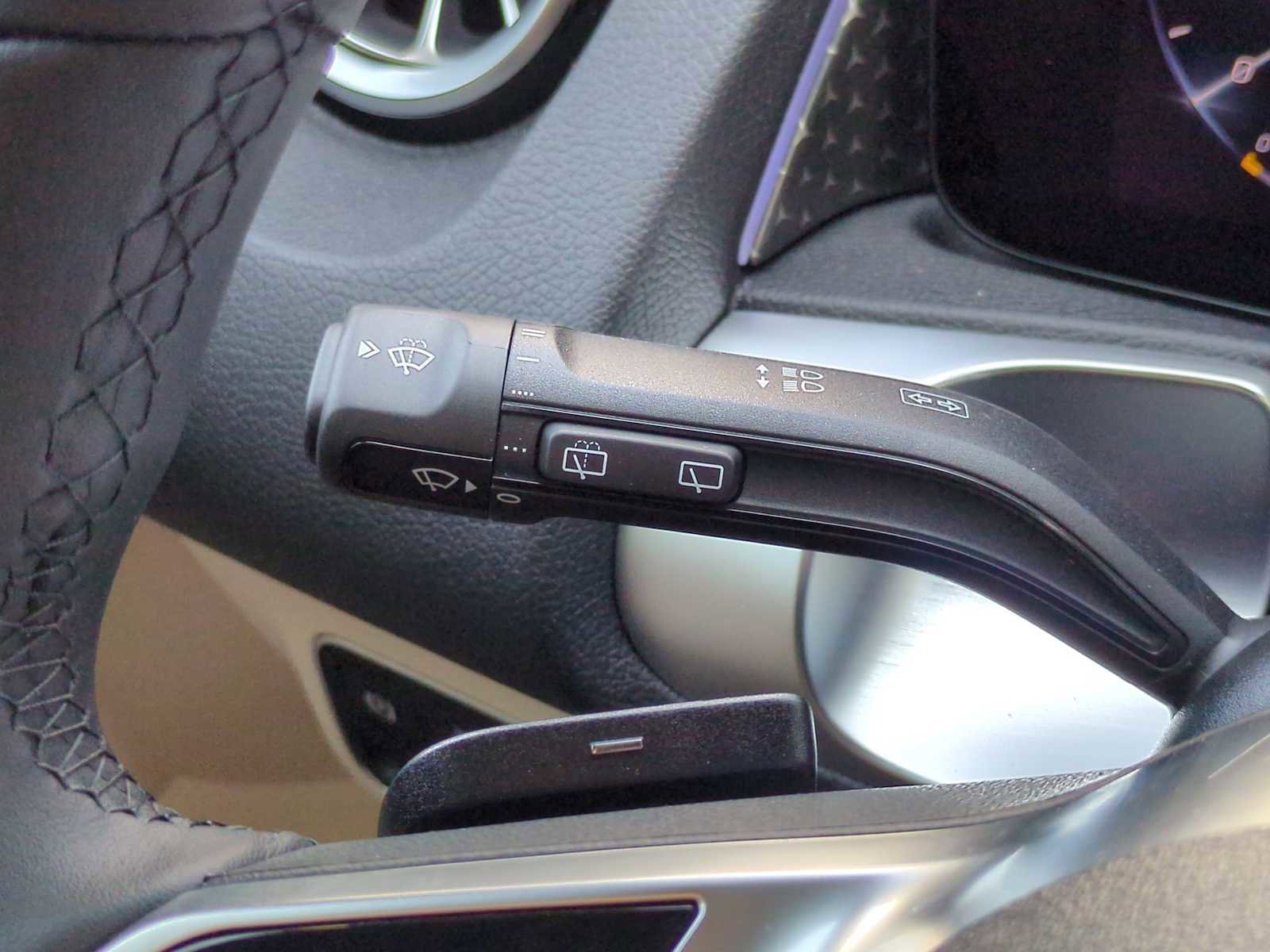 Used 2025 Mercedes-Benz GLB 250 4MATIC image 28