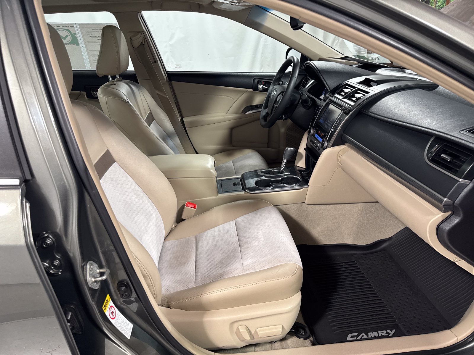 Used 2014 Toyota Camry XLE w/ Leather Package FWD image 23