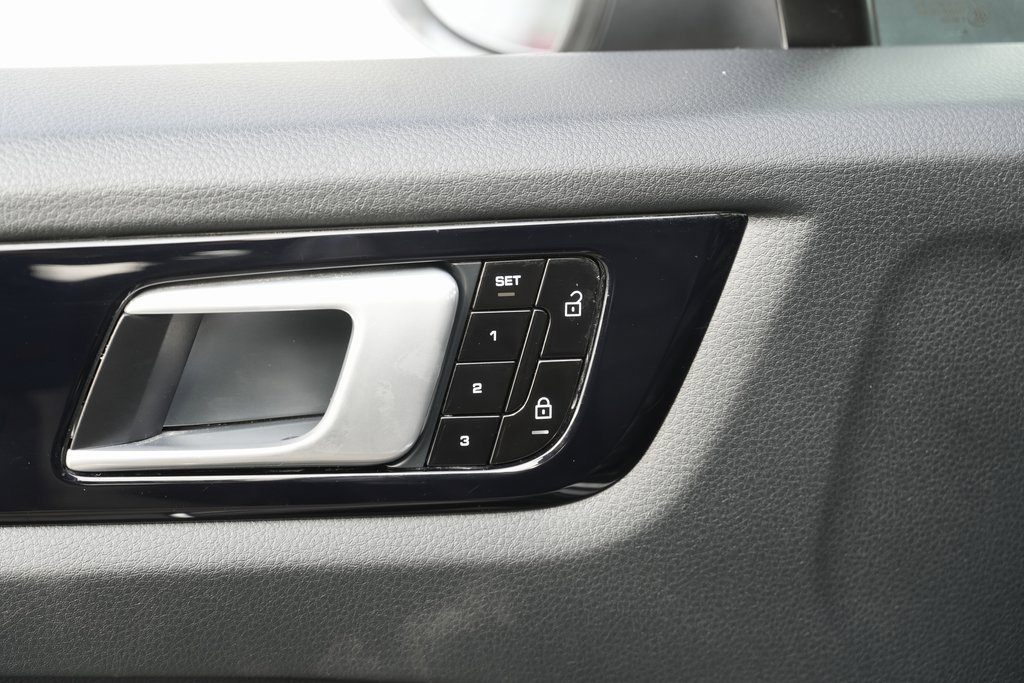 Used 2020 Porsche Cayenne image 29