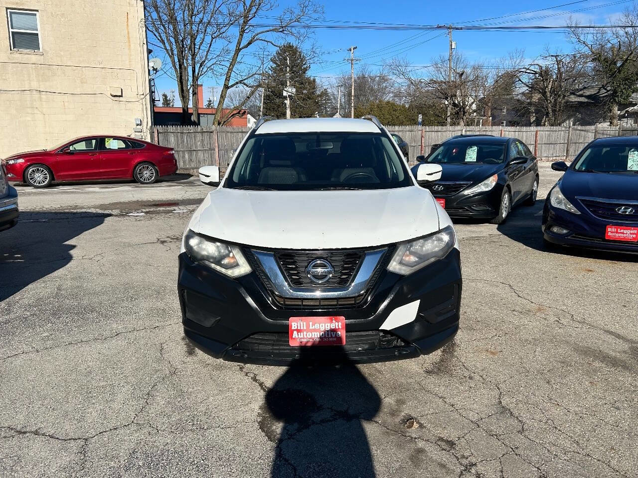 Used 2017 Nissan Rogue SV image 3