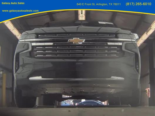 Used 2023 Chevrolet Suburban Premier image 3