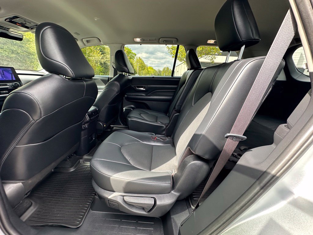 Used 2024 Toyota Grand Highlander AWD image 17