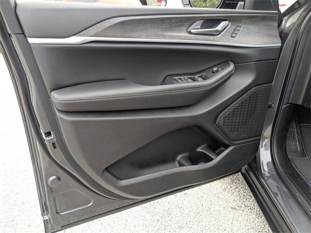 New 2025 Jeep Grand Cherokee Limited w/ Luxury Tech Group II image 11