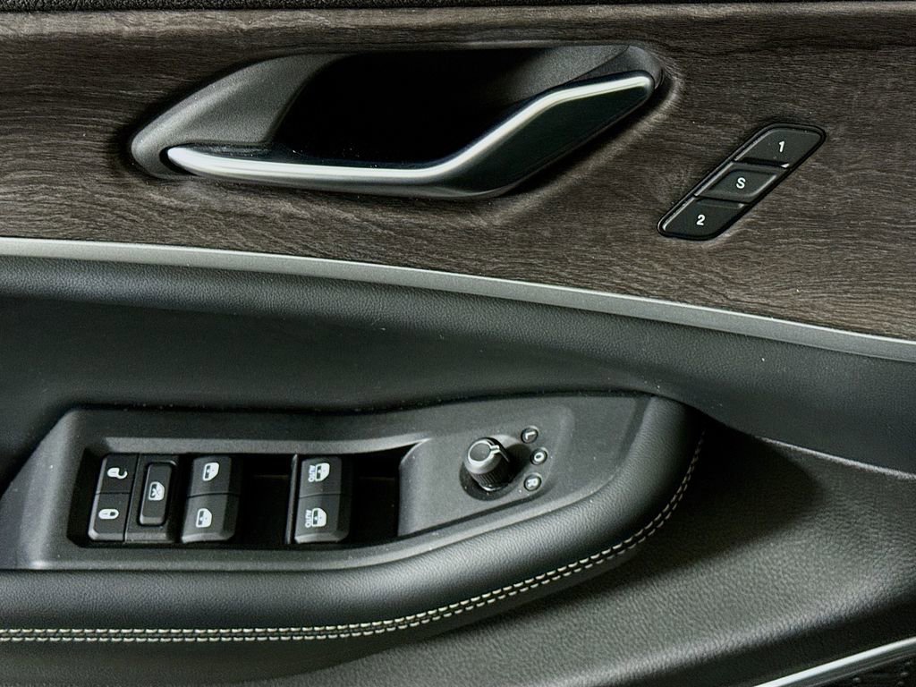 Used 2022 Jeep Grand Cherokee Limited 4xe image 24