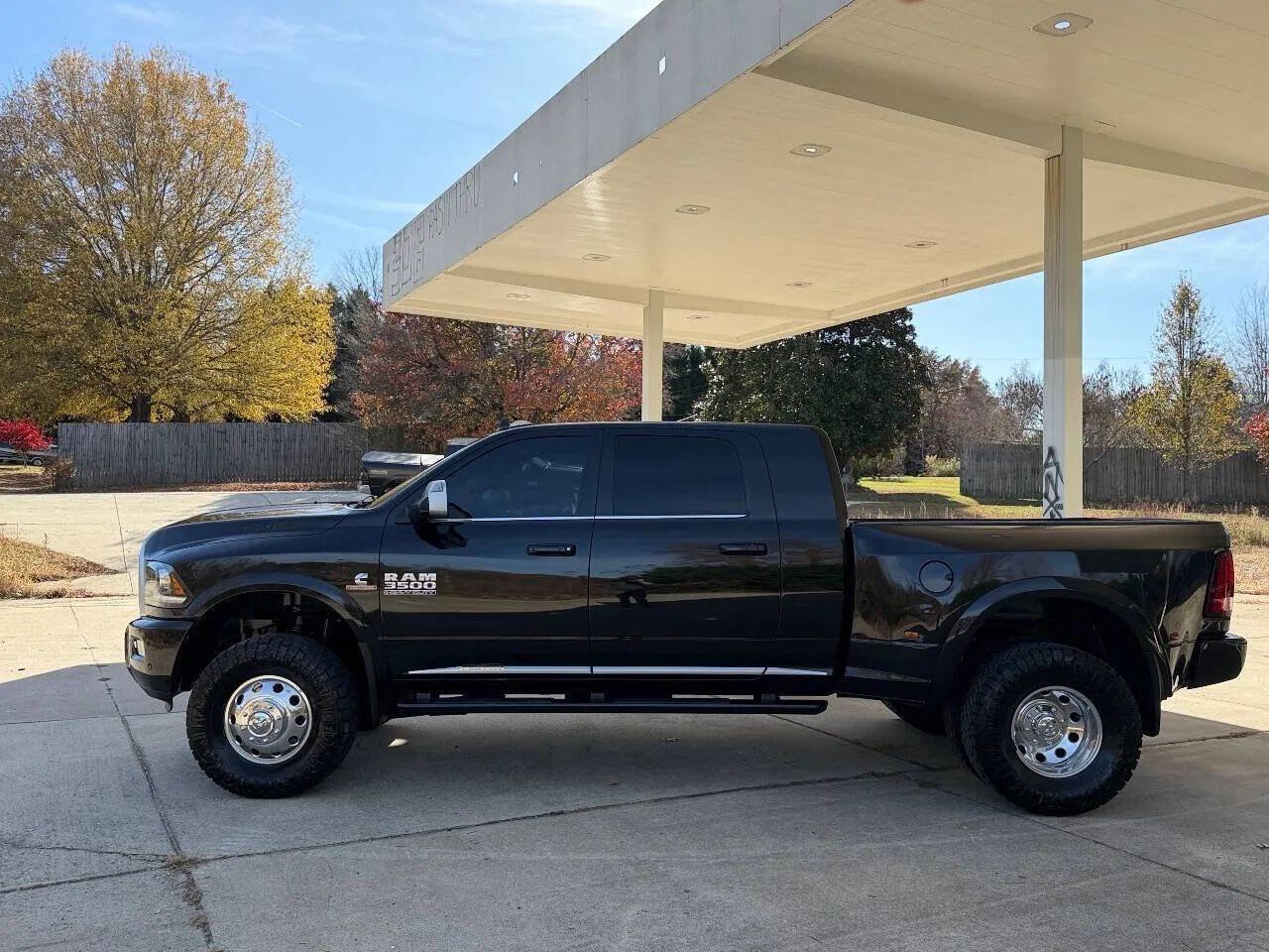 Used 2018 RAM 3500 Laramie Longhorn image 3