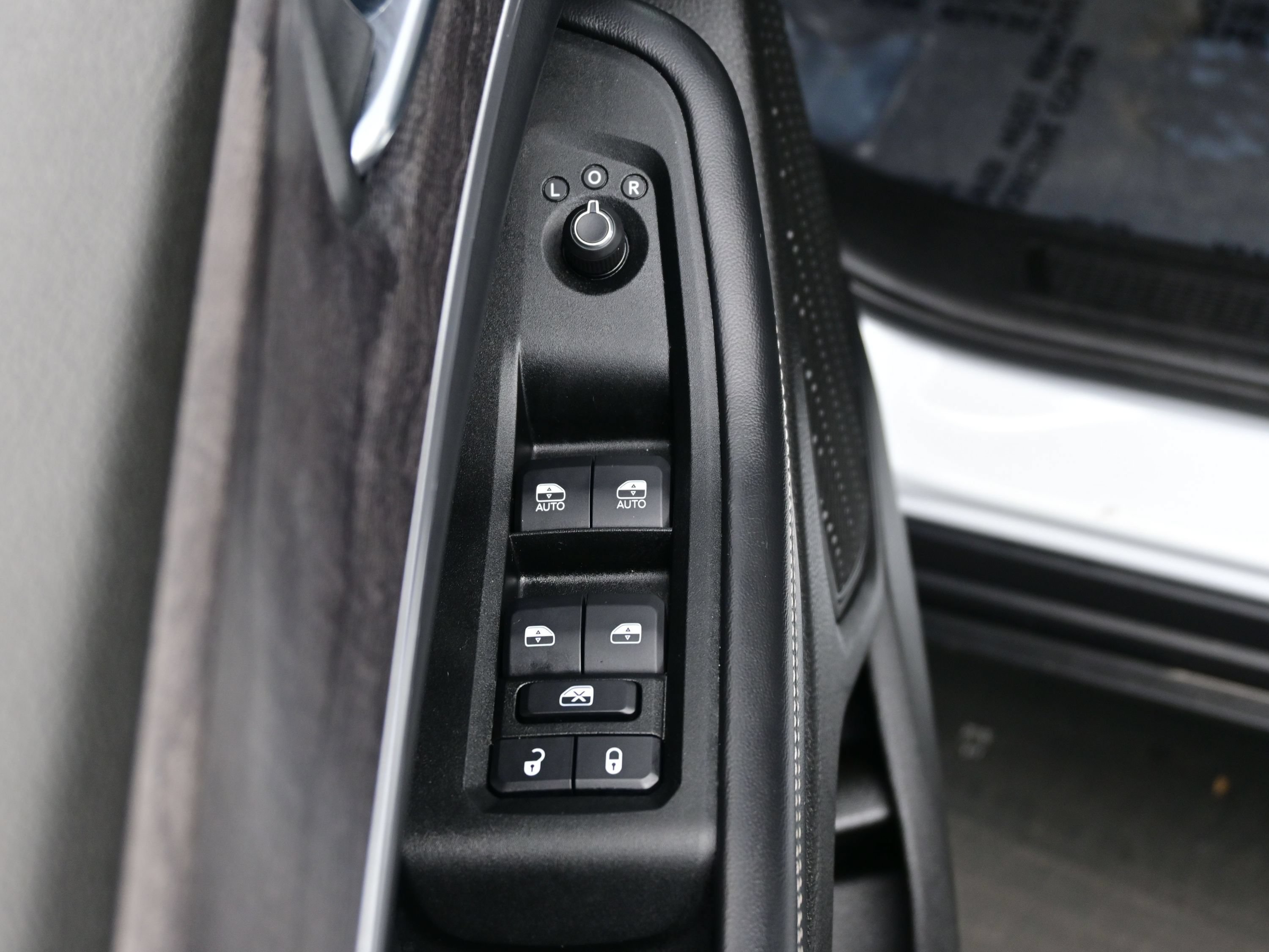 Used 2025 Jeep Grand Cherokee L Limited AWD/4WD image 10