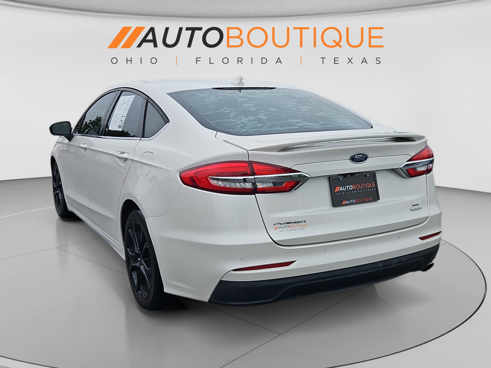 Used 2020 Ford Fusion SE w/ Equipment Group 151A FWD image 3