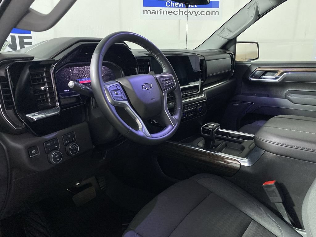 Used 2025 Chevrolet Silverado 1500 LT Trail Boss w/ Convenience Package II AWD/4WD image 15