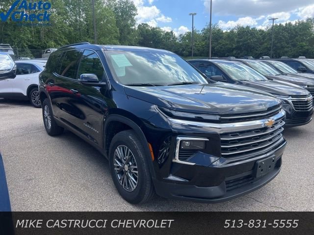 Used 2026 Chevrolet Traverse LT AWD/4WD image 2