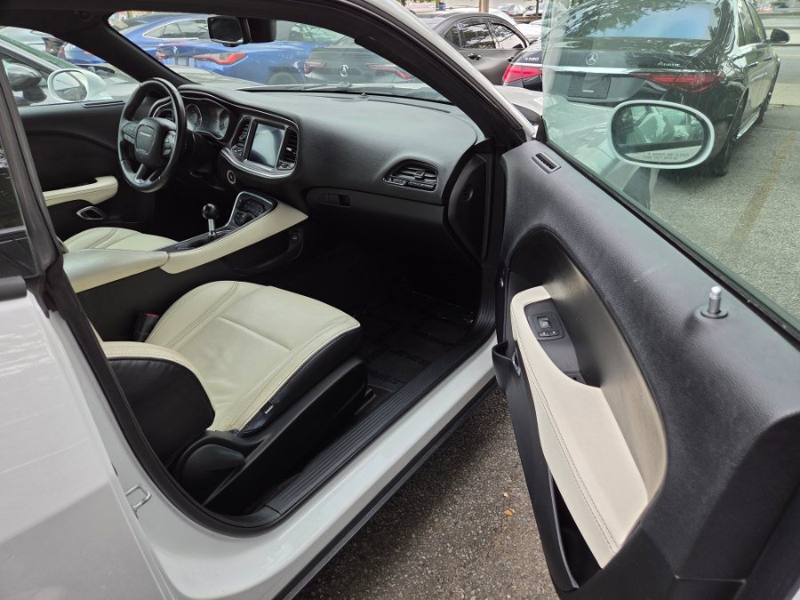Used 2017 Dodge Challenger R/T Scat Pack RWD image 9