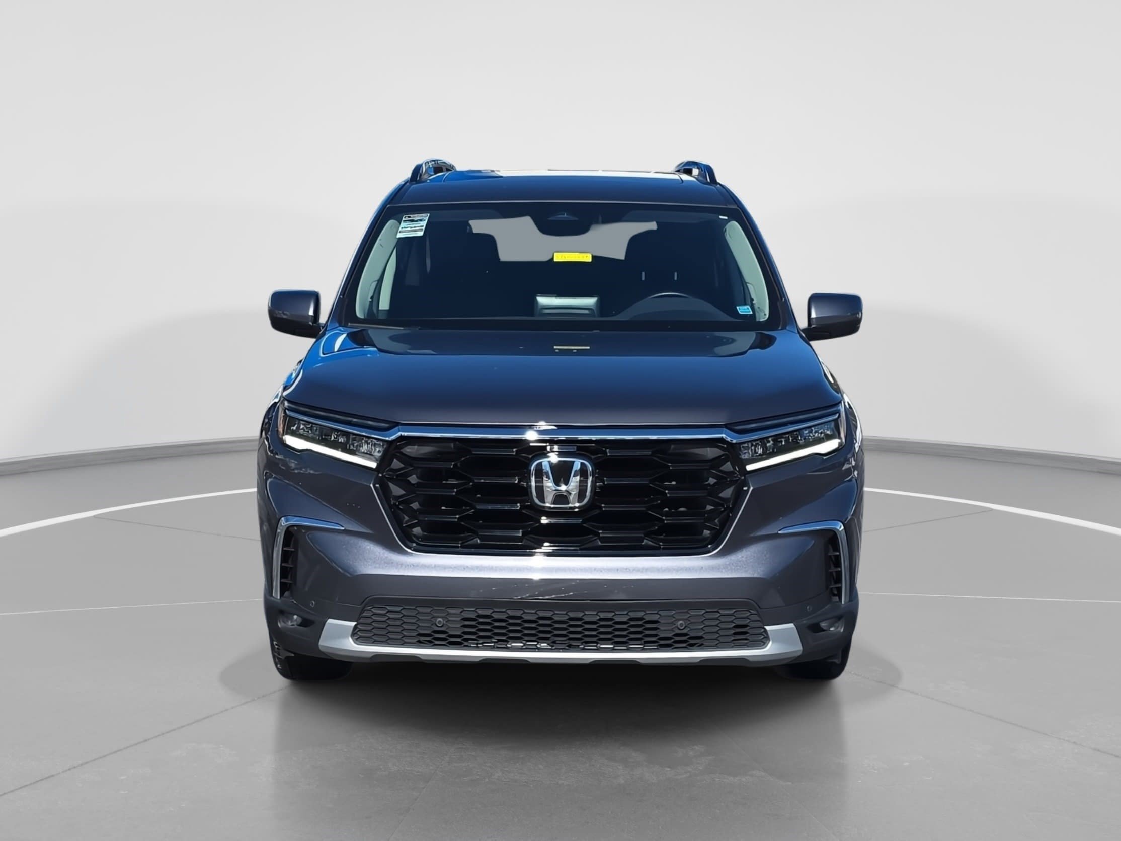 Used 2025 Honda Pilot Touring image 2