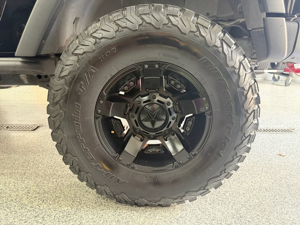 Used 2013 Jeep Wrangler Rubicon AWD/4WD image 42
