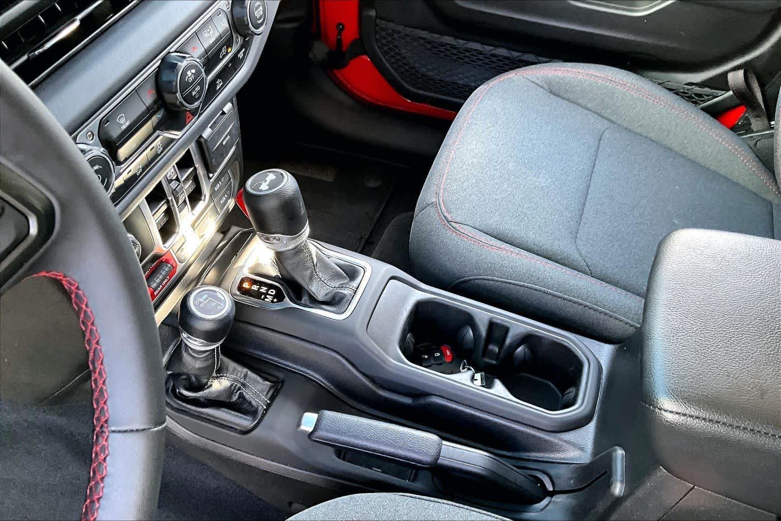 Used 2025 Jeep Wrangler Unlimited Rubicon AWD/4WD image 16