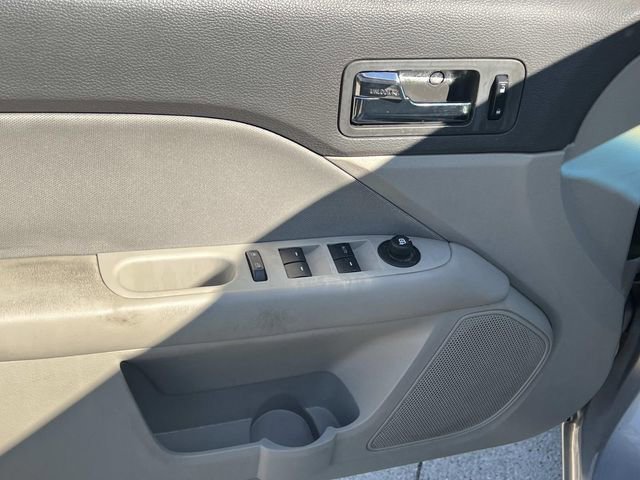 Used 2010 Ford Fusion SE FWD image 15